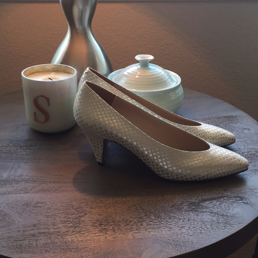 Leather snake embossed leather shoe from Italy